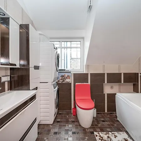 Cathedral Square Apartment *