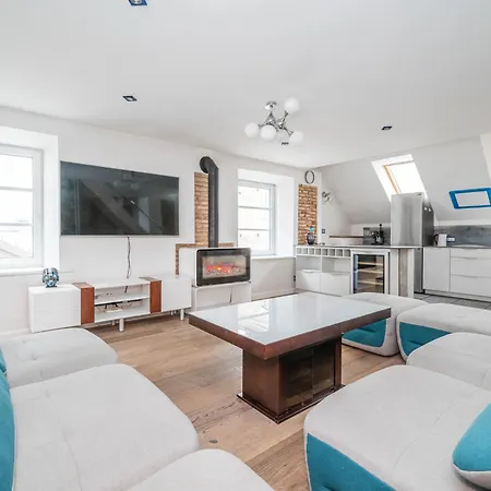 Cathedral Square Apartment *